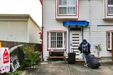 پانسیون Guest House Shirahama R Cafe – Caters To Women   Hostel