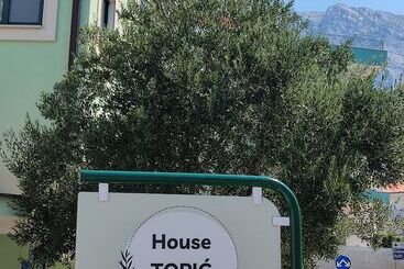 پانسیون House Topic