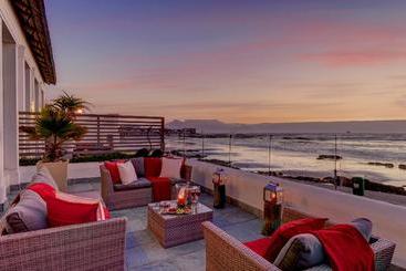 Santa Maria Beach House And Spa