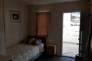 Hat Motel