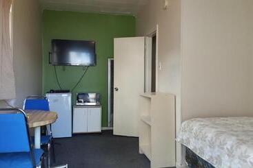 Hat Motel
