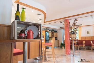 هتل Kreuzstein Bed&breakfast