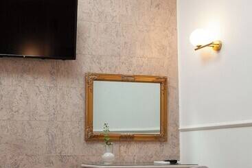 تختخواب و صبحانه Via Polonia   Boutique Studios Corfu