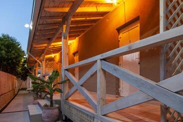 تختخواب و صبحانه Via Polonia   Boutique Studios Corfu
