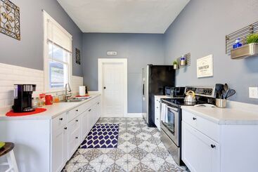 Charming Jacksonville Home ~ 2 Mi To Downtown!