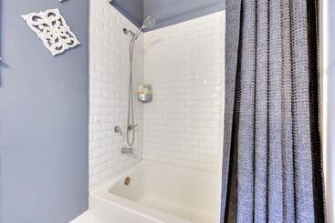 Charming Jacksonville Home ~ 2 Mi To Downtown!