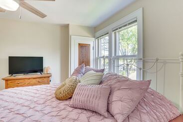 بيت ريفى Charming Lake Mills Home Near Rock Lake & Beach