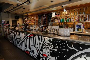 هتل Bar Broadway