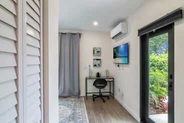Palm Paradise Retreat Sleeps 4