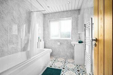 اقامتگاه Spacious 3 Bed House/sleeps 5/free Parking Oldbury