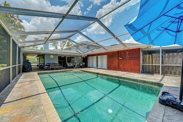 Sprawling Fort Myers Home: Pool & Screened Lanai!