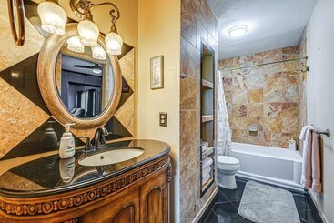 Sprawling Fort Myers Home: Pool & Screened Lanai!
