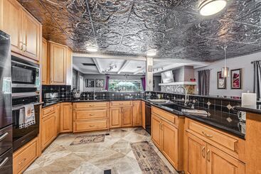 Sprawling Fort Myers Home: Pool & Screened Lanai!