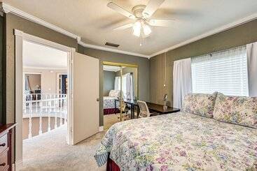 Sprawling Fort Myers Home: Pool & Screened Lanai!