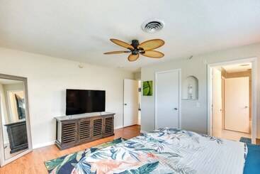 コテージ Sunny South Daytona Home W/ Private Boat Dock!