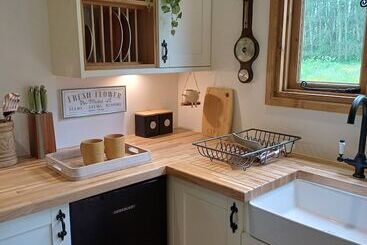 The Botanist   Luxury Cabin With Hot Tub Near York