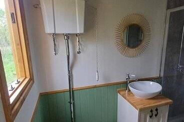 The Botanist   Luxury Cabin With Hot Tub Near York