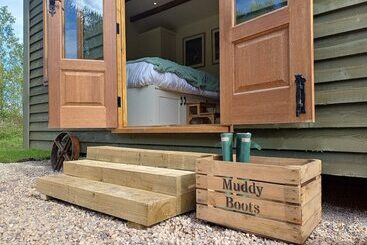 The Botanist   Luxury Cabin With Hot Tub Near York