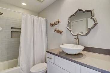 203 I Tidewater By Avantstay Beach Condo W/ Communal Pool!