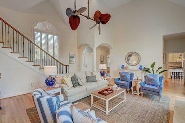 28 Beachwood West By Avantstay Close To Beach, Multiple Decks & Private Pool!