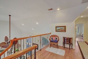 28 Beachwood West By Avantstay Close To Beach, Multiple Decks & Private Pool!