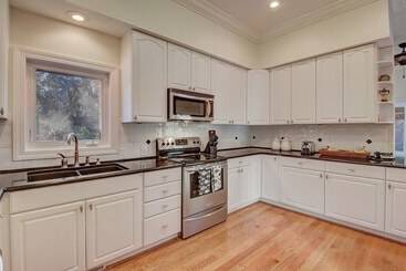 28 Beachwood West By Avantstay Close To Beach, Multiple Decks & Private Pool!
