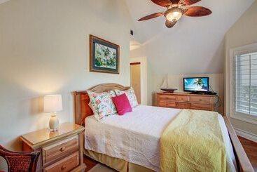 28 Beachwood West By Avantstay Close To Beach, Multiple Decks & Private Pool!