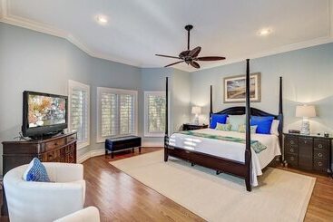 28 Beachwood West By Avantstay Close To Beach, Multiple Decks & Private Pool!