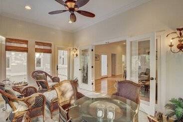 28 Beachwood West By Avantstay Close To Beach, Multiple Decks & Private Pool!