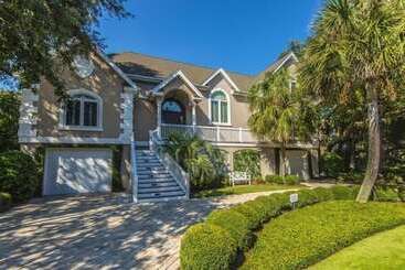 28 Beachwood West By Avantstay Close To Beach, Multiple Decks & Private Pool!
