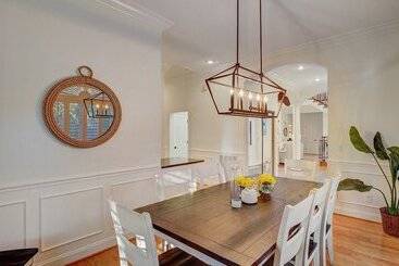 28 Beachwood West By Avantstay Close To Beach, Multiple Decks & Private Pool!