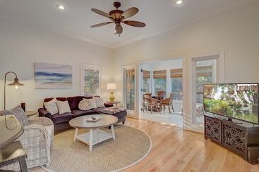 28 Beachwood West By Avantstay Close To Beach, Multiple Decks & Private Pool!