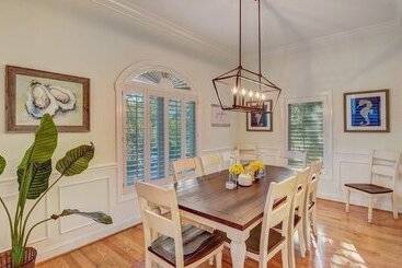 28 Beachwood West By Avantstay Close To Beach, Multiple Decks & Private Pool!
