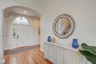 28 Beachwood West By Avantstay Close To Beach, Multiple Decks & Private Pool!