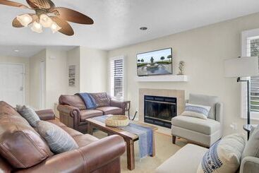 401 Yacht By Avantstay Marina View, Pool, Porch