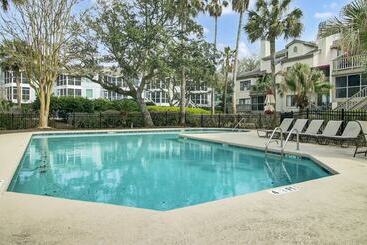401 Yacht By Avantstay Marina View, Pool, Porch