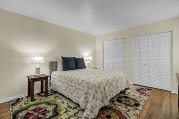 401 Yacht By Avantstay Marina View, Pool, Porch