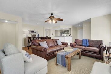 401 Yacht By Avantstay Marina View, Pool, Porch