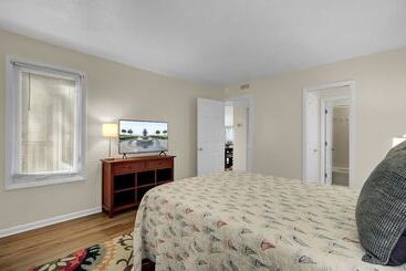 401 Yacht By Avantstay Marina View, Pool, Porch