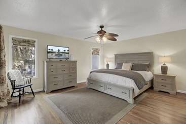 401 Yacht By Avantstay Marina View, Pool, Porch
