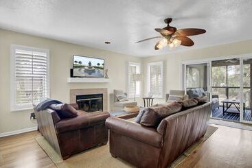 401 Yacht By Avantstay Marina View, Pool, Porch