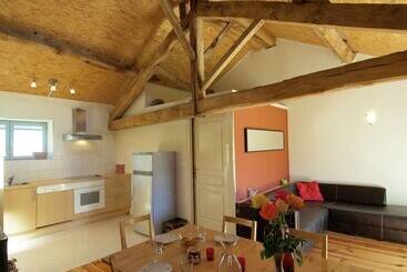 Atmospheric Gite With Large Terrace