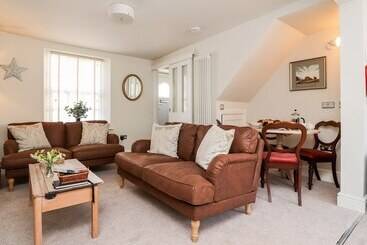 Bay Cottage No 5