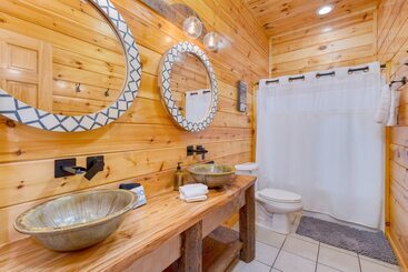 Bear Cove By Avantstay Hot Tub + Pool Table!
