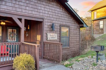 Bear Cove By Avantstay Hot Tub + Pool Table!