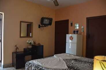 تختخواب و صبحانه Hostal Mary & Rafe