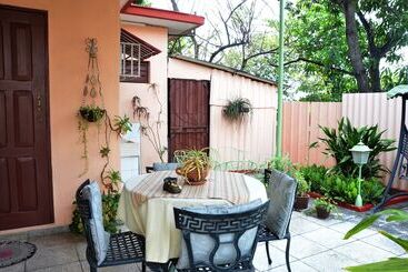 تختخواب و صبحانه Hostal Mary & Rafe