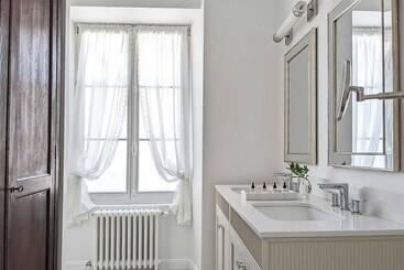 تختخواب و صبحانه Maison A Deux Mains