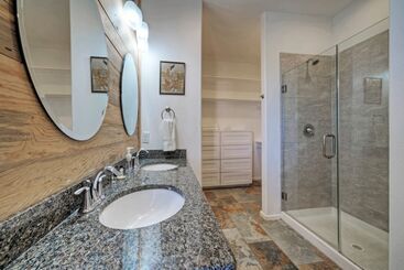 Shared Pool W/ Bay Views, Boat Dock Fishing Big Slough By Avantstay