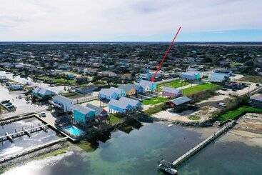Shared Pool W/ Bay Views, Boat Dock Fishing Big Slough By Avantstay